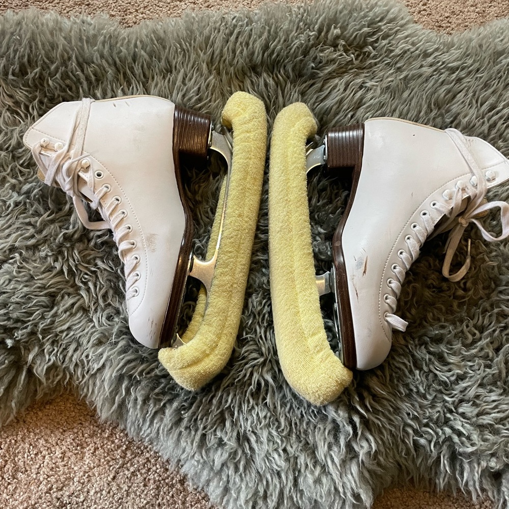 Women’s Riddell, ice skates/figure skates